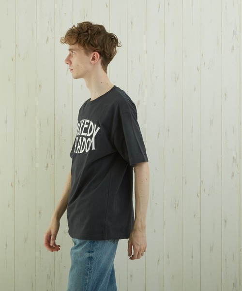 TONE SELECT WEAR(トーンセレクトウェア)の「【TONE BY AS】カレッジプリントTEE(BL)(Tシャツ/カットソー・メンズ・ベージュ/杢グレー/スミクロ・MEDIUM/LARGE)」の4枚目の写真