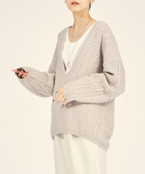 BRACTMENT（ブラクトメント）の「＜BRACTMENT(ブラクトメント)＞BM ケーブル深Vネック プルオーバー（ニット/セーター・レディース・モカ/ナチュラル/ケリー・FREE）」の3枚目の写真