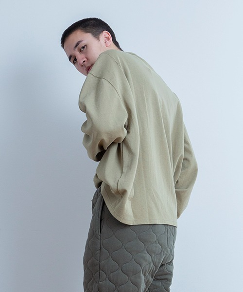 Universal Style Wear(ユニバーサルスタイルウェア)の「Universal Style Wear ヘビースムース サイドタック ロンT(Tシャツ/カットソー・メンズ・グレイッシュベージュ/ブラック/ホワイト/オリーブ・MEDIUM/LARGE/X-LARGE)」の4枚目の写真
