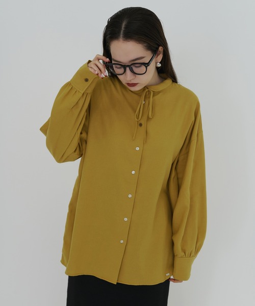 TINA:JOJUN(ティーナジョジュン)の「ちび衿プレート付き 起毛シャツ TINA:JOJUN(シャツ/ブラウス・レディース・イエロー/アイボリー・M)」の2枚目の写真