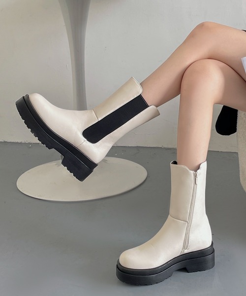 Shoes in Closet(シューズインクローゼット)の「軽量厚底 2段ソール サイドゴア ブーツ 2697(ブーツ・レディース・ブラック/ダークブラウン/アイボリー・LL/S/M/L/3L/XS)」の1枚目の写真