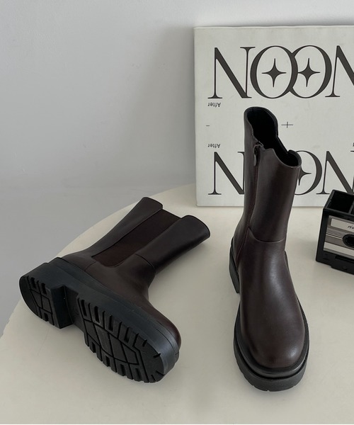 Shoes in Closet(シューズインクローゼット)の「軽量厚底 2段ソール サイドゴア ブーツ 2697(ブーツ・レディース・ブラック/ダークブラウン/アイボリー・LL/S/M/L/3L/XS)」の15枚目の写真