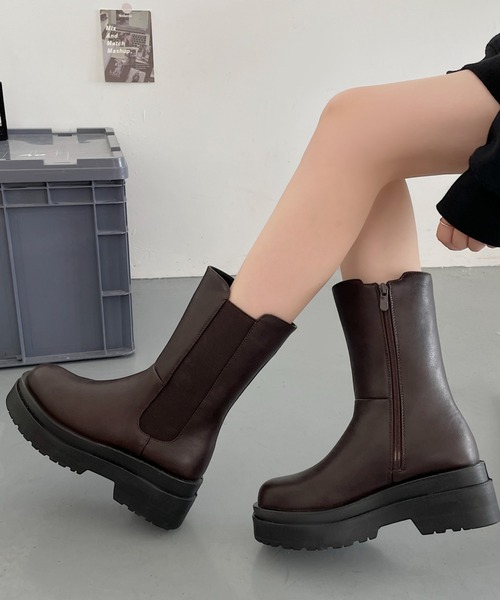 Shoes in Closet(シューズインクローゼット)の「軽量厚底 2段ソール サイドゴア ブーツ 2697(ブーツ・レディース・ブラック/ダークブラウン/アイボリー・LL/S/M/L/3L/XS)」の18枚目の写真