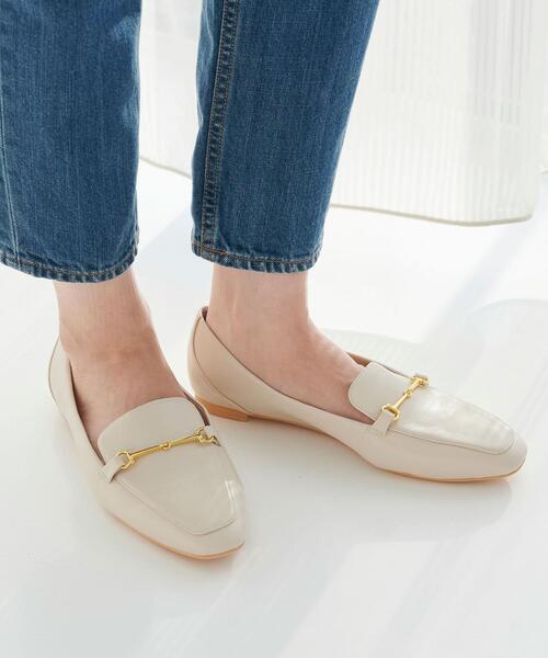 green label relaxing（グリーンレーベルリラクシング）の「スクエア ビット ローファー -撥水-（ローファー・レディース・ブラック/オフホワイト・22.5cm/23cm/23.5cm/24cm/24.5cm/25cm/25.5cm）」の3枚目の写真