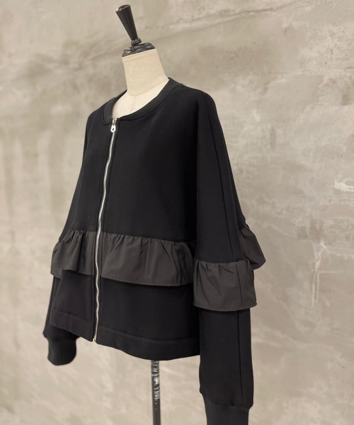 BEARDSLEY（ビアズリー）の「腕を動かすたびに変わるシルエット 中はもこもこ 裏毛フリルブルゾン（ブルゾン・レディース・ブラック・FREE）」の5枚目の写真
