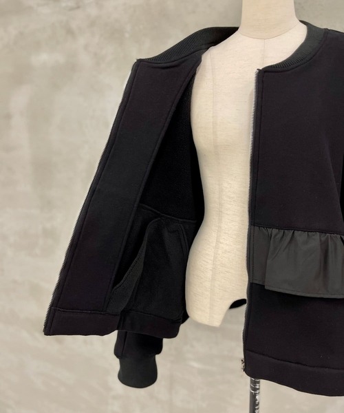 BEARDSLEY（ビアズリー）の「腕を動かすたびに変わるシルエット 中はもこもこ 裏毛フリルブルゾン（ブルゾン・レディース・ブラック・FREE）」の4枚目の写真