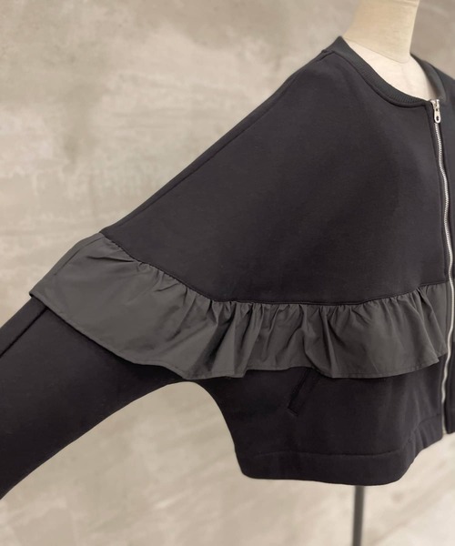 BEARDSLEY（ビアズリー）の「腕を動かすたびに変わるシルエット 中はもこもこ 裏毛フリルブルゾン（ブルゾン・レディース・ブラック・FREE）」の3枚目の写真