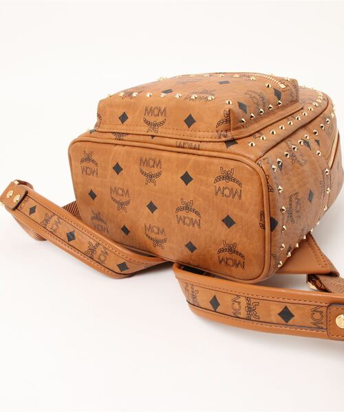 MCM(エムシーエム)の「MCM/エムシーエム/OUTLINE STUDS BKPACK MINI/アウトラインスタッズ バックパック ミニ(ショルダーバッグ・レディース・ブラウン/ピンク・FREE)」の4枚目の写真