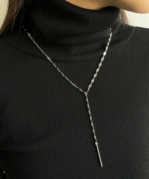 CEMONEMO（セモネモ）の「Yシェイプ ペタルチェーン ロングネックレス（ネックレス・レディース・ゴールド/シルバー・FREE）」の4枚目の写真