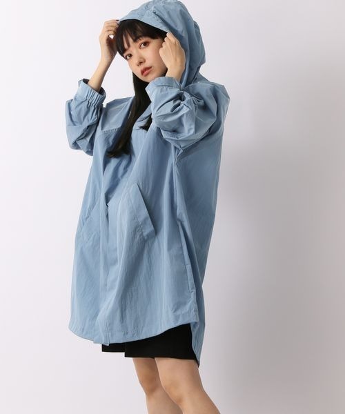 LOWRYS FARM（ローリーズファーム）の「ポケッタブルモンスターパーカー　261412（ナイロンジャケット・レディース・ブラック/ブルー・FREE）」の2枚目の写真