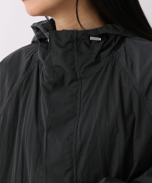 LOWRYS FARM（ローリーズファーム）の「ポケッタブルモンスターパーカー　261412（ナイロンジャケット・レディース・ブラック/ブルー・FREE）」の13枚目の写真