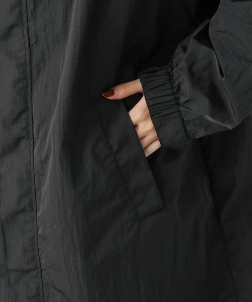 LOWRYS FARM（ローリーズファーム）の「ポケッタブルモンスターパーカー　261412（ナイロンジャケット・レディース・ブラック/ブルー・FREE）」の17枚目の写真