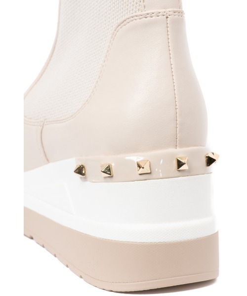 REZOY（リゾイ）の「【22SS新作】【REZOY】かかとスタッズスニーカーソールショートブーツ（ブーツ・レディース・アイボリー/ブラック・S/M/L/LL）」の4枚目の写真