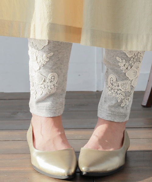 osharewalker（オシャレウォーカー）の「【廃盤】『フラワーモチーフ裾レースレギンス』（レギンス/スパッツ・レディース・杢グレー/ブラック・2/1）」の6枚目の写真