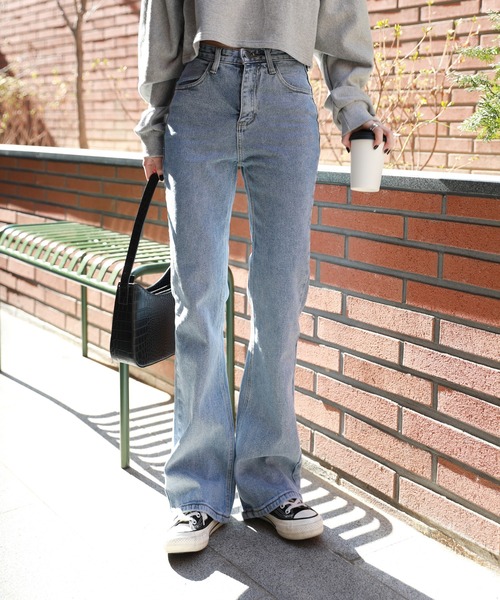 by muni:r（バイ ムニール）の「セミブーツカットデニムパンツ（デニムパンツ・レディース・ライトブルー/ブルー・SMALL/MEDIUM）」の11枚目の写真