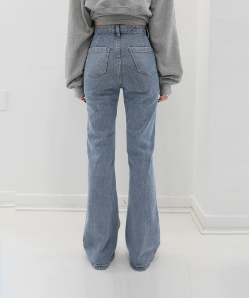 by muni:r（バイ ムニール）の「セミブーツカットデニムパンツ（デニムパンツ・レディース・ライトブルー/ブルー・SMALL/MEDIUM）」の14枚目の写真