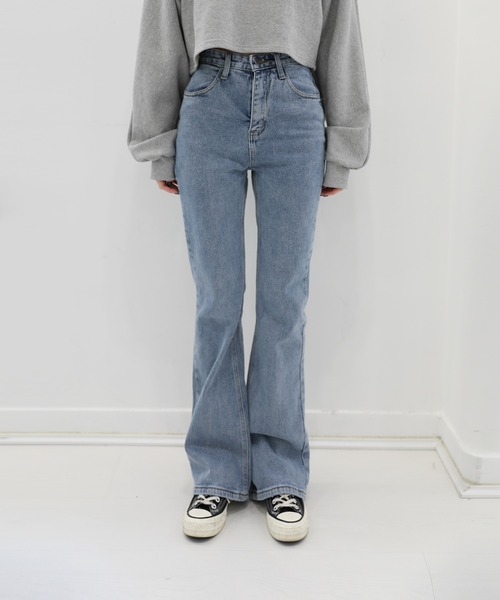 by muni:r（バイ ムニール）の「セミブーツカットデニムパンツ（デニムパンツ・レディース・ライトブルー/ブルー・SMALL/MEDIUM）」の12枚目の写真