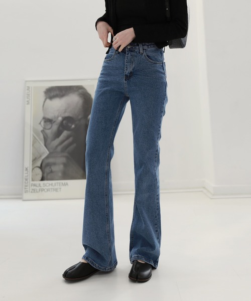 by muni:r（バイ ムニール）の「セミブーツカットデニムパンツ（デニムパンツ・レディース・ライトブルー/ブルー・SMALL/MEDIUM）」の15枚目の写真