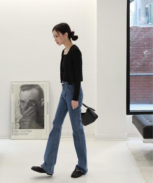 by muni:r（バイ ムニール）の「セミブーツカットデニムパンツ（デニムパンツ・レディース・ライトブルー/ブルー・SMALL/MEDIUM）」の17枚目の写真