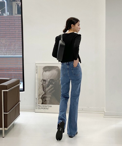 by muni:r（バイ ムニール）の「セミブーツカットデニムパンツ（デニムパンツ・レディース・ライトブルー/ブルー・SMALL/MEDIUM）」の19枚目の写真