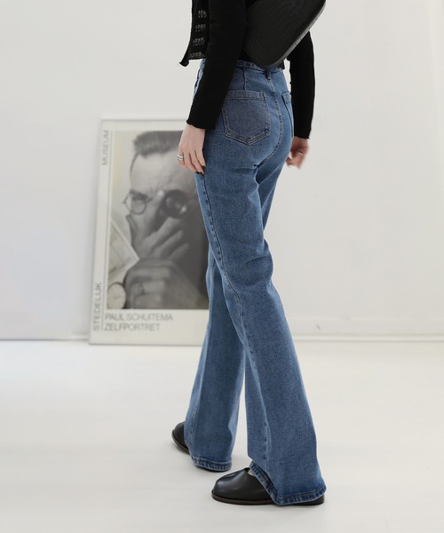 by muni:r（バイ ムニール）の「セミブーツカットデニムパンツ（デニムパンツ・レディース・ライトブルー/ブルー・SMALL/MEDIUM）」の21枚目の写真