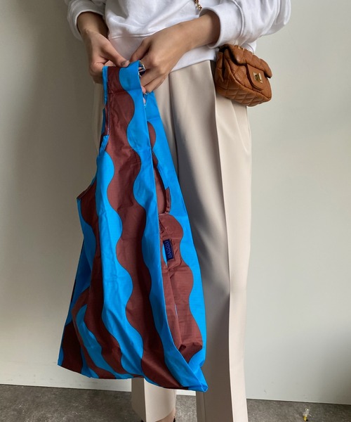 BAGGU（バグー）の「【BAGGU/バグゥ】2022SS STANDARD BAGGU（エコバッグ/サブバッグ・レディース・ベージュ/ブラウン/グレー/オリーブ/ピンク/イエロー/ブルー/グリーン/ブロンズ/ピンク系その他・FREE）」の4枚目の写真