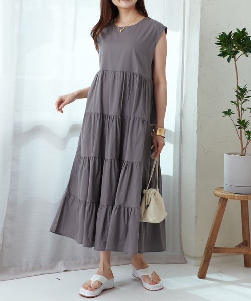 Lamoa（ラモア）の「Lamoa/ボリューム ティアード ロング ワンピース（ワンピース・レディース・ベージュ/ネイビー/グレー/ピンク・FREE）」の2枚目の写真