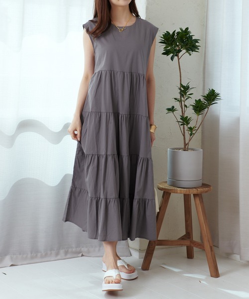 Lamoa（ラモア）の「Lamoa/ボリューム ティアード ロング ワンピース（ワンピース・レディース・ベージュ/ネイビー/グレー/ピンク・FREE）」の5枚目の写真