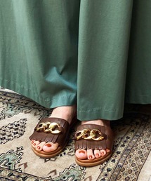 ground green store（グラウンドグリーンストア）の「BARI / DIONA 55 / ビッグチェーン＆タッセルフラットスリッパサンダル（サンダル）」
