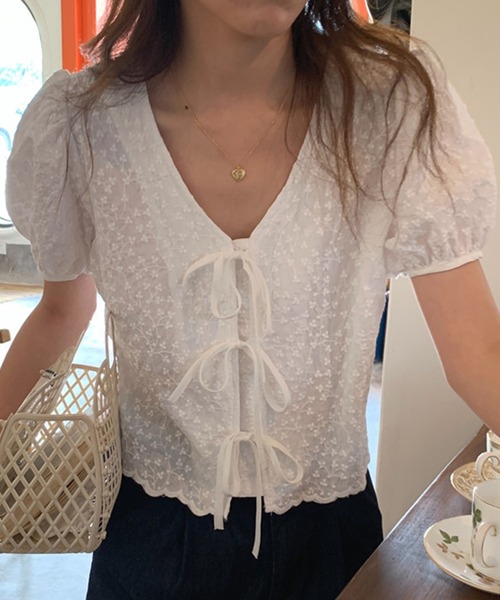 DAY CLOSET（デイ クローゼット）の「レディース リーフ風刺繍レースリボンスカラップブラウス（シャツ/ブラウス・レディース・ホワイト/ブラック・ONE SIZE）」の4枚目の写真
