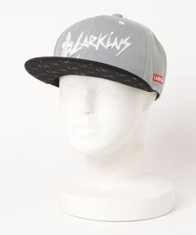 LARKiNS（ラーキンス）の「LARKINS ラーキンスフラットバイザーベースボールキャップ（キャップ）」