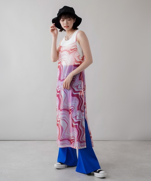 SPINNS（スピンズ）の「マーブルデザイン シアーキャミワンピース（ワンピース・レディース・ブルー/グリーン/ピンク・ONESIZE）」の5枚目の写真