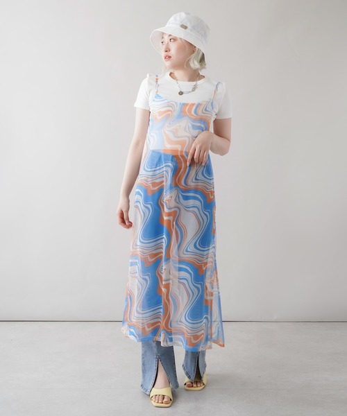 SPINNS（スピンズ）の「マーブルデザイン シアーキャミワンピース（ワンピース・レディース・ブルー/グリーン/ピンク・ONESIZE）」の4枚目の写真