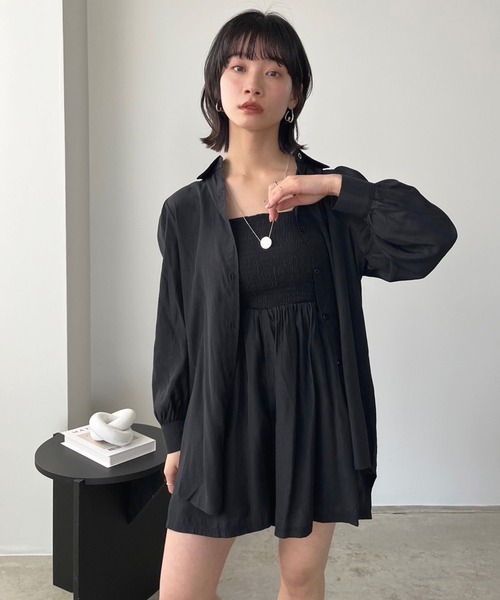 Jewelobe(ジュエローブ)の「チューブトップショートサロペ×ロングシャツセットアップ(セットアップ・レディース・ブラック/ブラウン・FREE)」の2枚目の写真