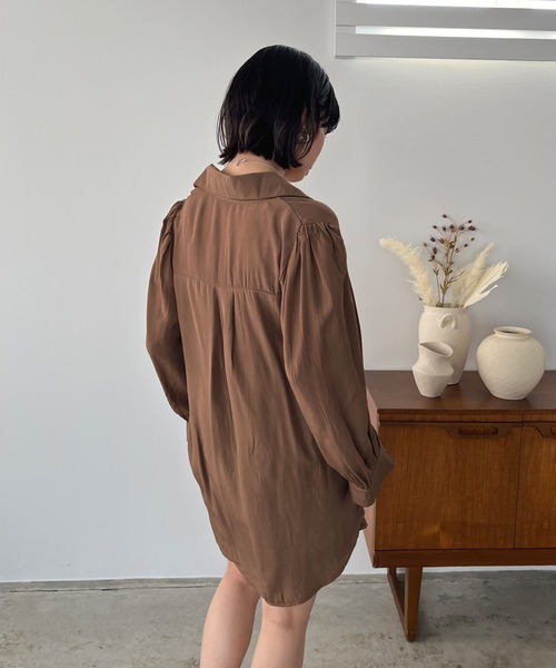 Jewelobe(ジュエローブ)の「チューブトップショートサロペ×ロングシャツセットアップ(セットアップ・レディース・ブラック/ブラウン・FREE)」の5枚目の写真