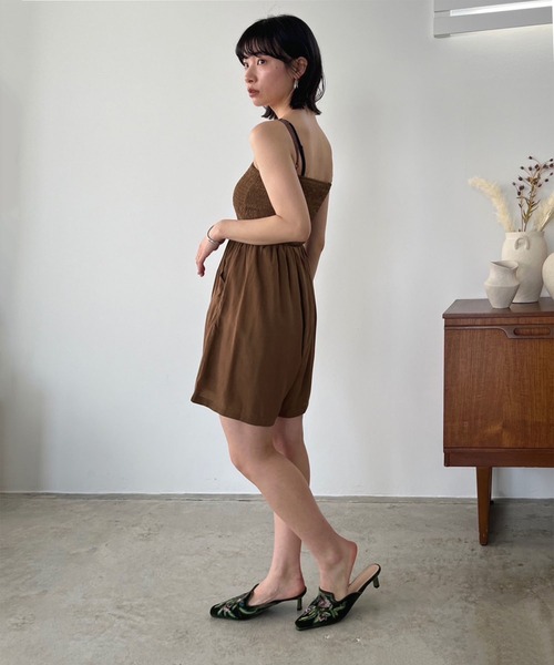 Jewelobe(ジュエローブ)の「チューブトップショートサロペ×ロングシャツセットアップ(セットアップ・レディース・ブラック/ブラウン・FREE)」の9枚目の写真