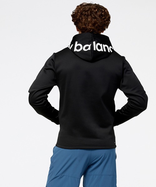 NEW BALANCE(ニューバランス)の「Tenacity パフォーマンス チェストロゴ フリースフーディー(パーカー・メンズ・ブラック/ネイビー/グレー・LARGE/XX-LARGE/SMALL/MEDIUM/X-LARGE)」の4枚目の写真