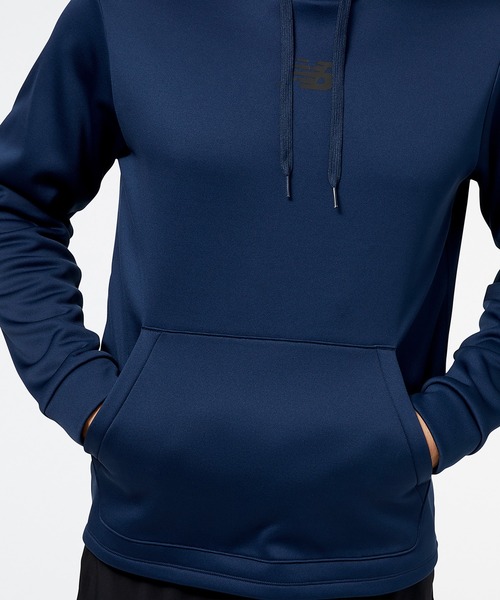 NEW BALANCE(ニューバランス)の「Tenacity パフォーマンス チェストロゴ フリースフーディー(パーカー・メンズ・ブラック/ネイビー/グレー・LARGE/XX-LARGE/SMALL/MEDIUM/X-LARGE)」の8枚目の写真