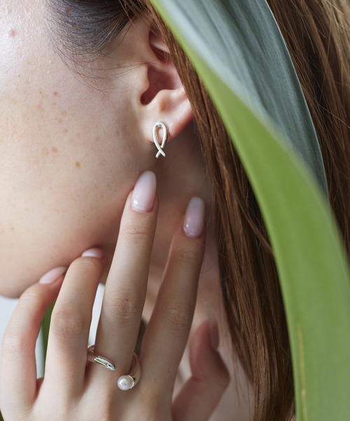 Nothing And Others(ナッシングアンドアザーズ)の「「Nothing And Others/ナッシングアンドアザーズ」Freshwaterpearl Ring(リング・レディース・シルバー/ゴールド・FREE)」の3枚目の写真