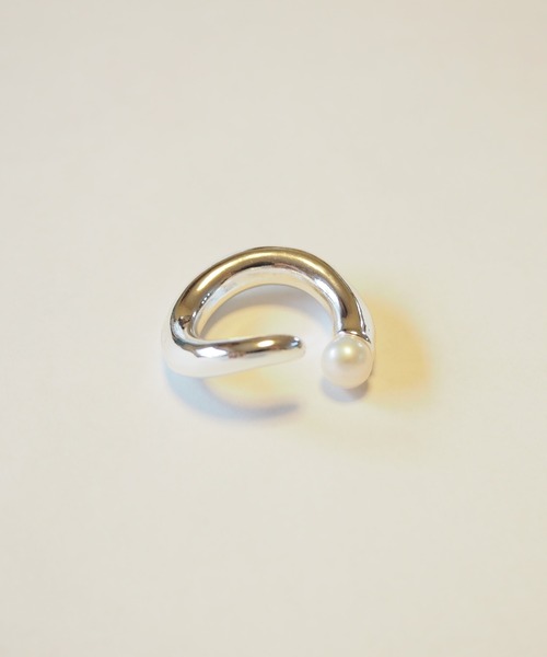 Nothing And Others(ナッシングアンドアザーズ)の「「Nothing And Others/ナッシングアンドアザーズ」Freshwaterpearl Ring(リング・レディース・シルバー/ゴールド・FREE)」の6枚目の写真