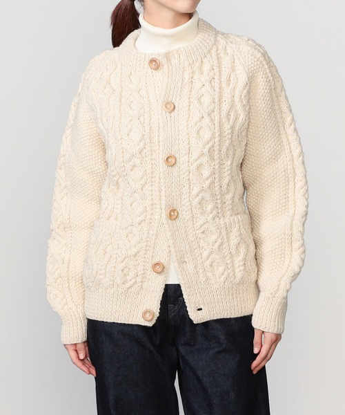 INVERALLAN(インバーアラン)の「INVERALLAN | 〈別注〉ハンドニットクルーカーディガン WOMEN(カーディガン/ボレロ・レディース・Nat・38)」の1枚目の写真