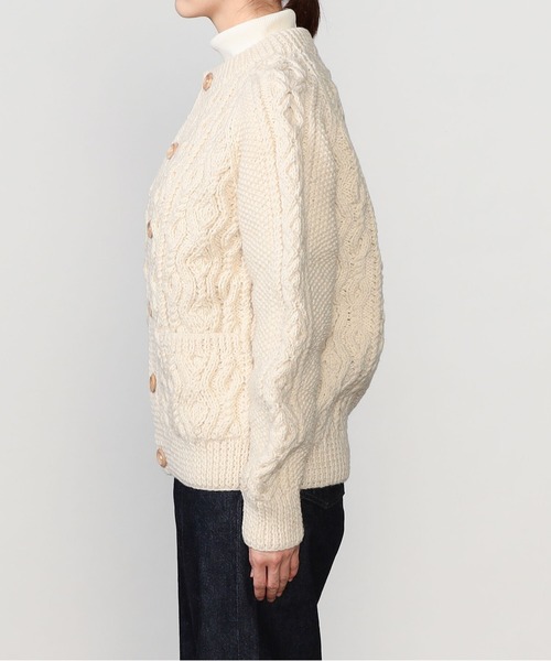 INVERALLAN(インバーアラン)の「INVERALLAN | 〈別注〉ハンドニットクルーカーディガン WOMEN(カーディガン/ボレロ・レディース・Nat・38)」の4枚目の写真