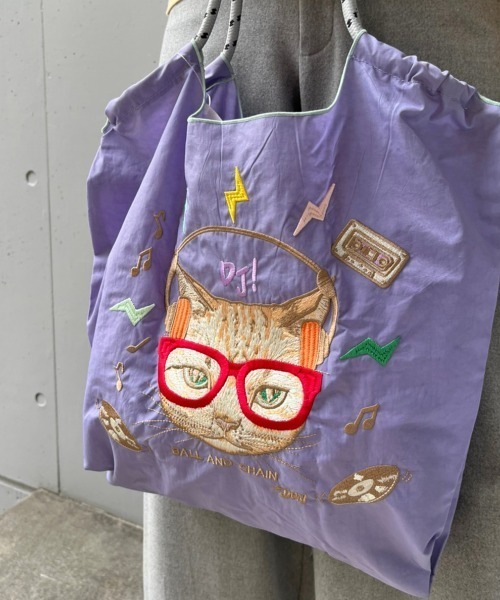 ぴー*✲゜*♡  ウエイト枠      刺繍イニシャルポーチ♡ pii♡ ウエイト枠 刺繍イニシャルポーチ♡ イニシャルポーチ