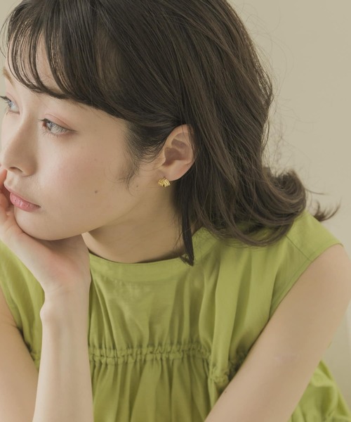 SMELLY（スメリー）の「ロールラインクロスワンタッチピアス（ピアス（両耳用）・レディース・ゴールド・-）」の3枚目の写真