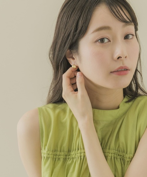 SMELLY（スメリー）の「ロールラインクロスワンタッチピアス（ピアス（両耳用）・レディース・ゴールド・-）」の4枚目の写真