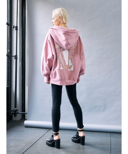 ENVYM オーバールーズロゴＰＯ　　　　　　　　　ピンクパーカー　美品 ENVYM（アンビー）の「ビッグロゴE PK（パーカー）」 - WEAR