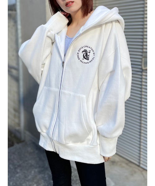 ENVYM オーバールーズロゴＰＯ　　　　　　　　　ピンクパーカー　美品 ENVYM（アンビー）の「ビッグロゴE PK（パーカー）」 - WEAR