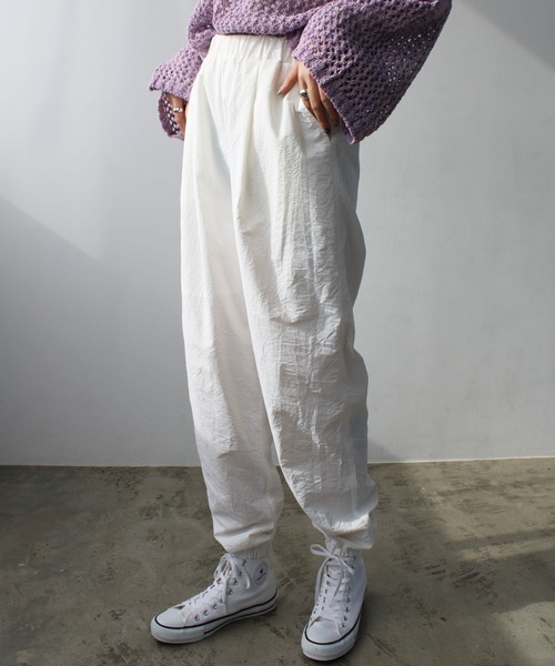 GeeRA（ジーラ）の「ナイロン素材ジョガーパンツ（その他パンツ・レディース・ブルー/ホワイト/ブラック・MEDIUM/SMALL/LARGE）」の2枚目の写真