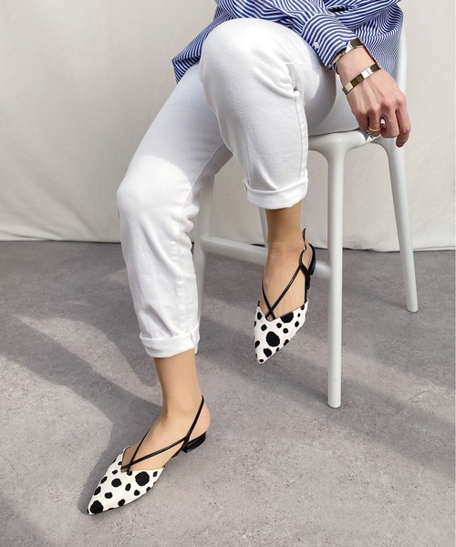 MAMIAN（マミアン）の「クロス&バックストラップ フラットパンプス（パンプス・レディース・ブラック/アニマル/グレイッシュベージュ・LL/S/M/L）」の3枚目の写真