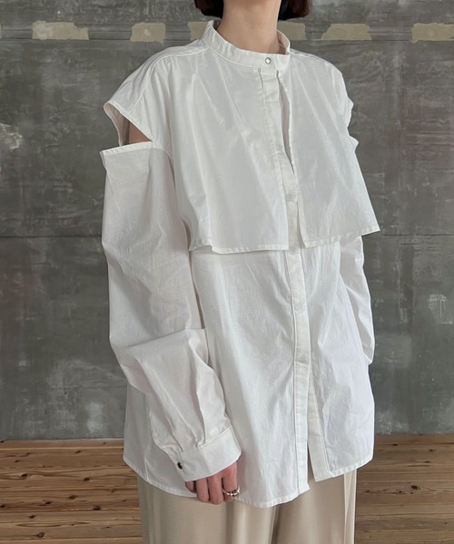 cona（コナ）の「【ZOZO限定】ブロードケープカットアウトシャツ（シャツ/ブラウス・レディース・ブラック/ブルー/ホワイト・FREE）」の2枚目の写真